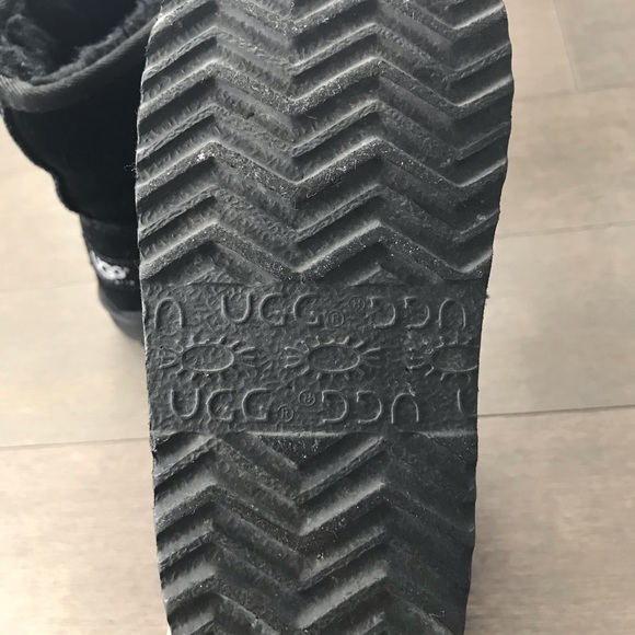 ⭐️ Ugg girl black boots great condition! - Picture 2 of 7